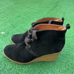 Black wedge